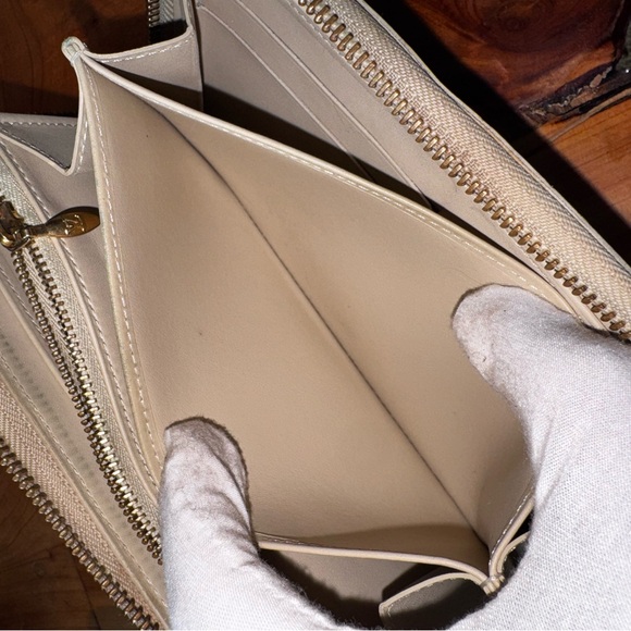 Louis Vuitton monogram, patent leather vintage zippy wallet with unbranded chain - Picture 15 of 17